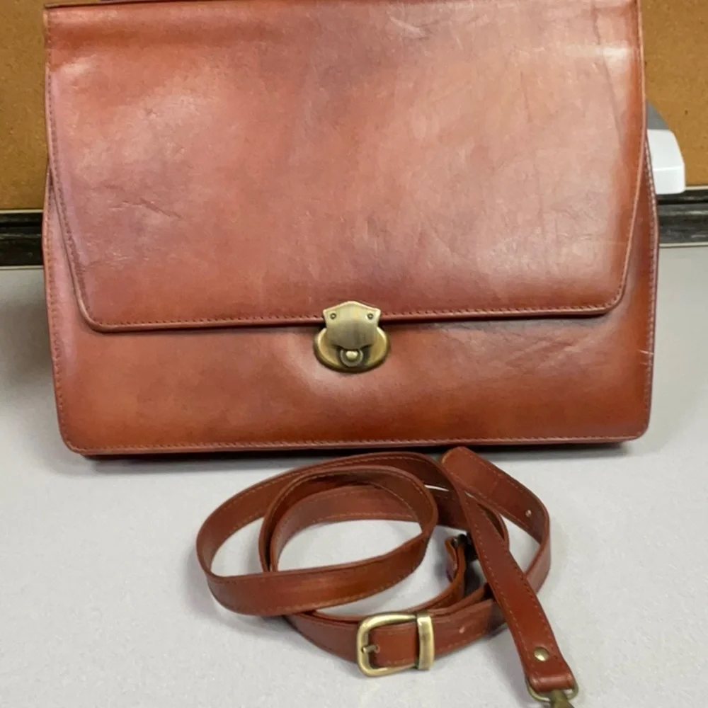 Vintage Men's Leather Briefcase with Brass-Tone Lock - Chestnut Brown